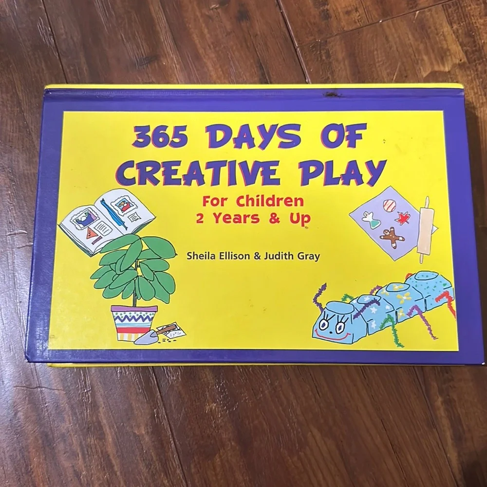 365 Days of Creative Play for‎ children 2 and up Hard cover book